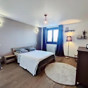 Apartment Vigny Du, Publier